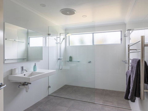 Aloha - Direct Beach Access From Property - Accommodation Asia 3