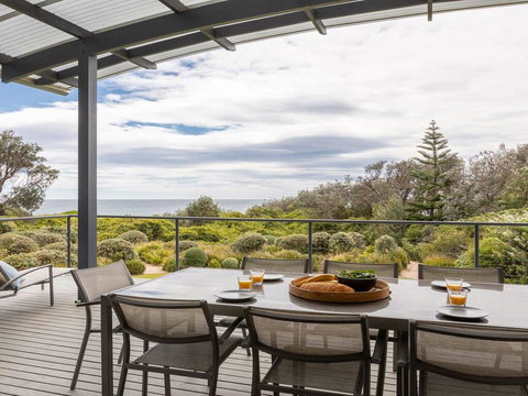 Aloha - Direct Beach Access From Property - Accommodation Asia 0