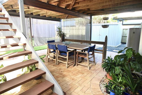 Aloha Alex Beach House Pet-friendly- 450m To The Beach - Accommodation Guide 1