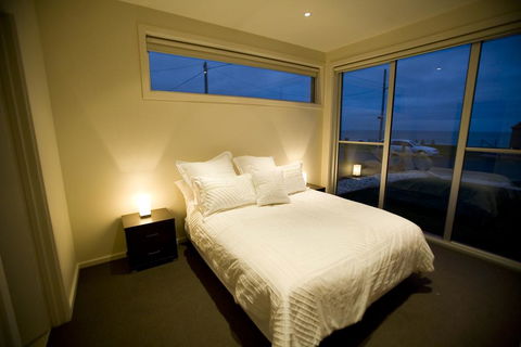 Aloha Beachfront Port Fairy - Accommodation Guide 3