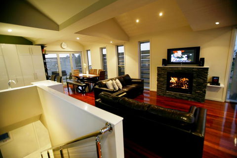 Aloha Beachfront Port Fairy - Accommodation Guide 2