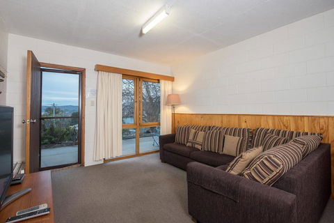 Alpine Apartment - Great Location With Views Of Lake Jindabyne - Accommodation Asia 1