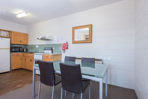 Alpine Apartment - Great Location With Views Of Lake Jindabyne - Accommodation Asia 3