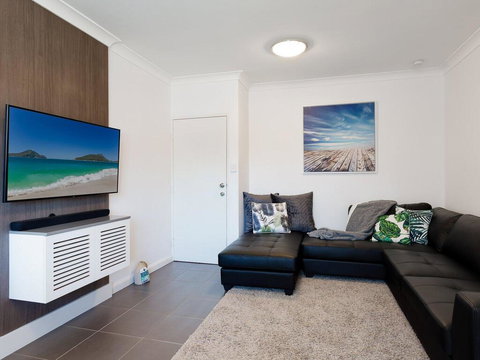 Amanda Court 2/1 Weatherly Cl - Renovated Unit With Aircon, Wifi And Close To The Beach - Accommodation Asia 1