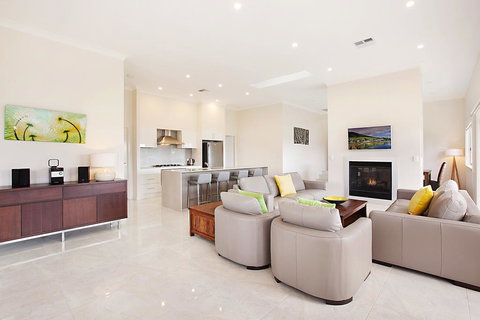 Amber Lakes - Accommodation Asia 2