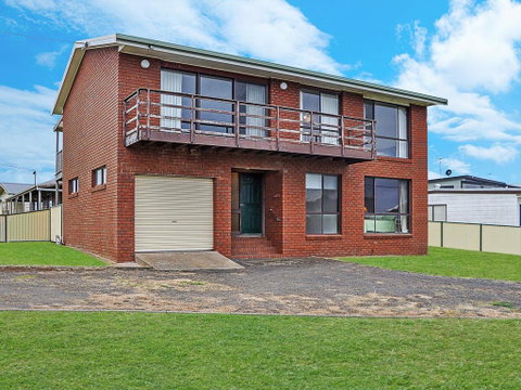 AMBIENCE BY THE SEA - Accommodation Guide 2