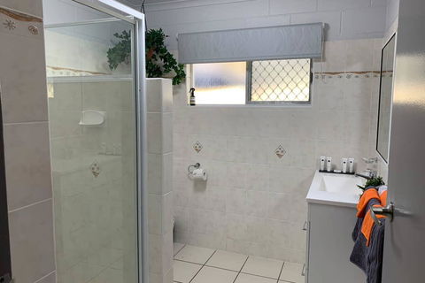 Andergrove Home With A Garden View-Wi-fi & Netflix - Accommodation Asia 3
