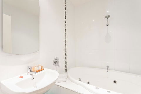 Anglesea River Apartments - Spa Apartment 23 - Accommodation Asia 2
