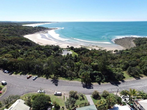 Angourie Blue 1 - Great Ocean Views - Surfing Beaches - Accommodation Guide 1