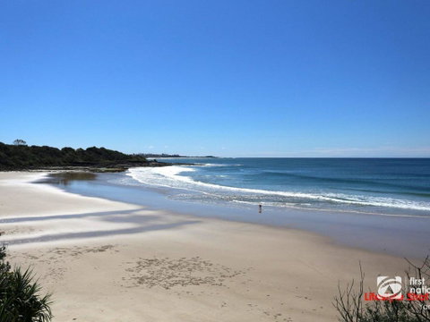 Angourie Blue 1 - Great Ocean Views - Surfing Beaches - Accommodation Guide 3