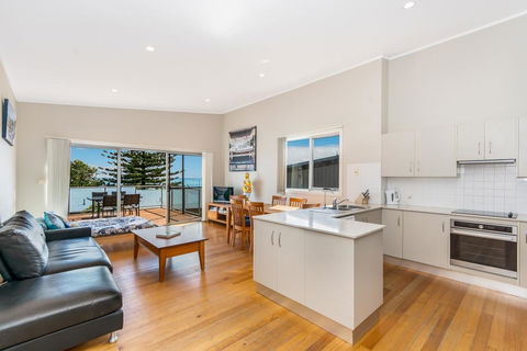 Angourie Blue Unit 2 - Accommodation Guide 2