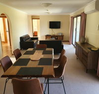 Annies Holiday Units - Accommodation Guide