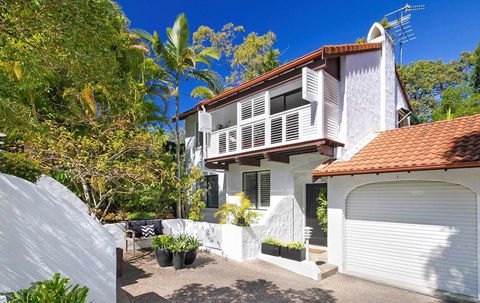 Apartment 1 - 20 Viewland Drive - Accommodation Asia 0