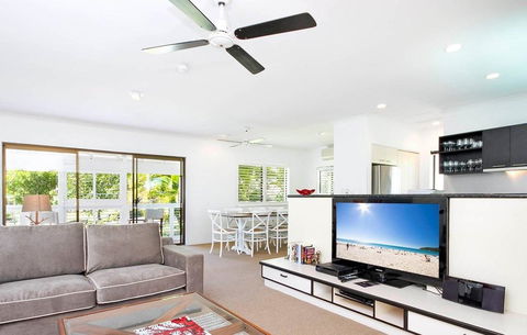 Apartment 1 - 20 Viewland Drive - Accommodation Asia 1