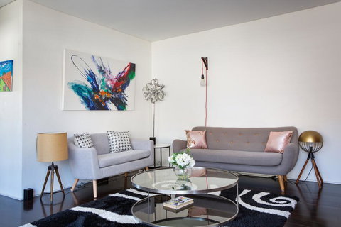 Apartment With Balcony And Parking Near Racecourse - Accommodation Asia 1