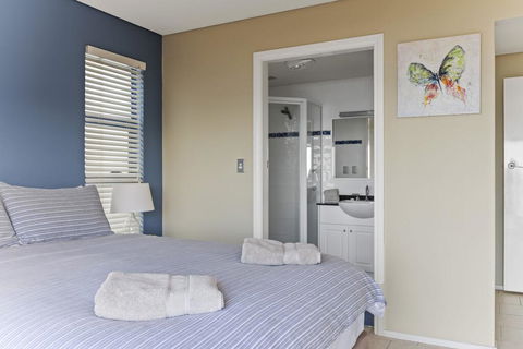 Aqua Shores Award Winning Apartment - Accommodation Guide 3