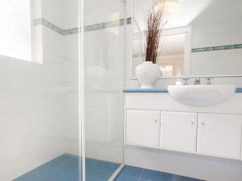 Aquarius Apartment 4 - Accommodation Asia 3