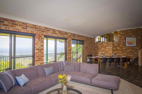 Aquila - Accommodation Guide 1