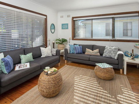 Araluen On Holden - Great Deck With Ocean Views - Accommodation Asia 1