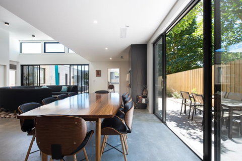 Arenas South - Accommodation Asia 1