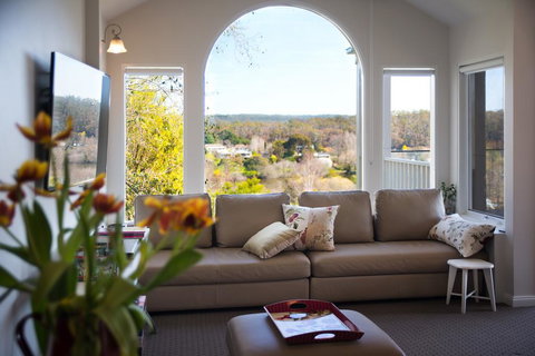 Aroona - Accommodation Asia 0