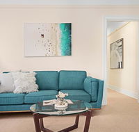 Art Deco apartment steps from harbour and beach - Accommodation Asia