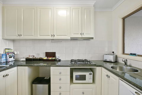 Arthurs Views - Accommodation Asia 3