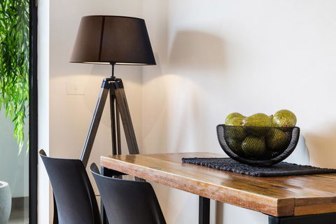 Artsy Apartment CBD City Views And Balcony - Accommodation Guide 2