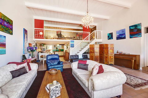 Arty Warehouse Apartment - Stroll To South Beach - Accommodation Asia 3