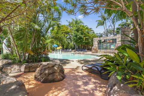 Ashmore Palms Holiday Village - Accommodation Guide 1