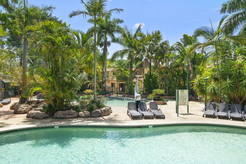 Ashmore Palms Holiday Village - Accommodation Guide 2