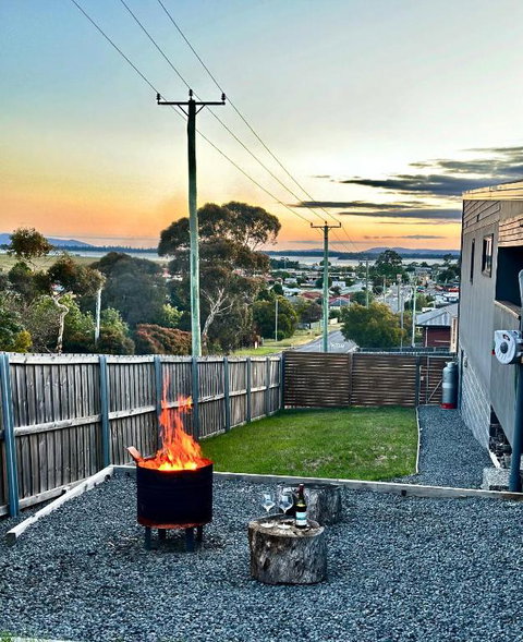 Luxurious Hobart Holiday Home With Stunning Bay Views - Affordable, Family-Friendly, And Stylish - Accommodation Guide 2
