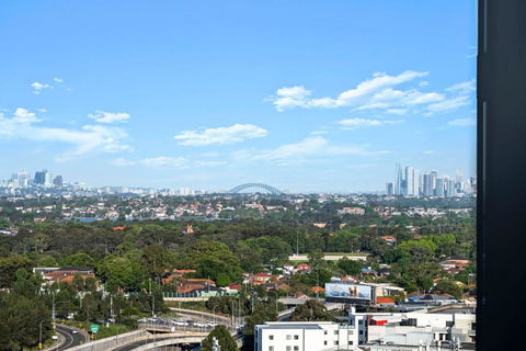 Luxury 1BR Apt With Stunning City Skyline Views - Accommodation Asia 1