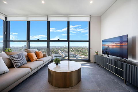 Luxury 1BR Apt With Stunning City Skyline Views - Accommodation Asia 0
