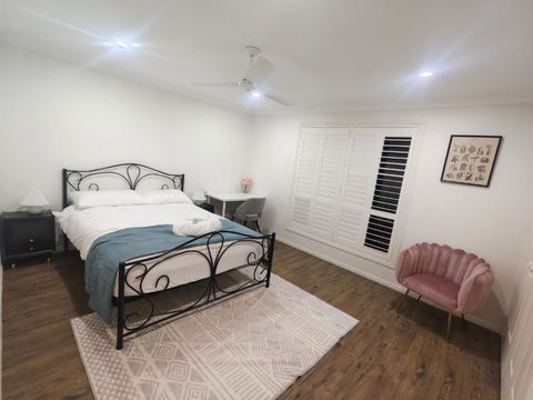 Luxury 3 BR House Near EMP - Accommodation Guide 3