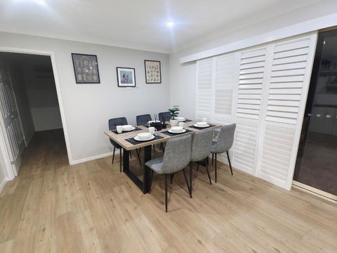 Luxury 3 BR House Near EMP - Accommodation Guide 2