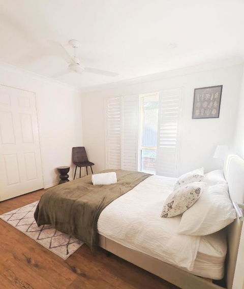 Luxury 3 BR House Near EMP - Accommodation Guide 0