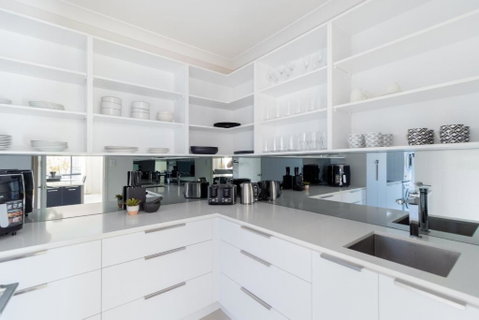 Luxury Spacious 5 Bedroom Family Modern Villa Sleeps 10 - Accommodation Guide 3