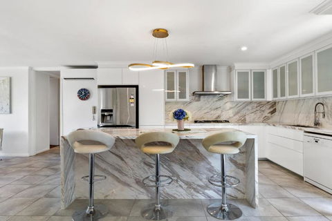 Luxury Spacious 3-bedroom Suite On Exclusive Lansell Rd, Toorak - Accommodation Guide 0