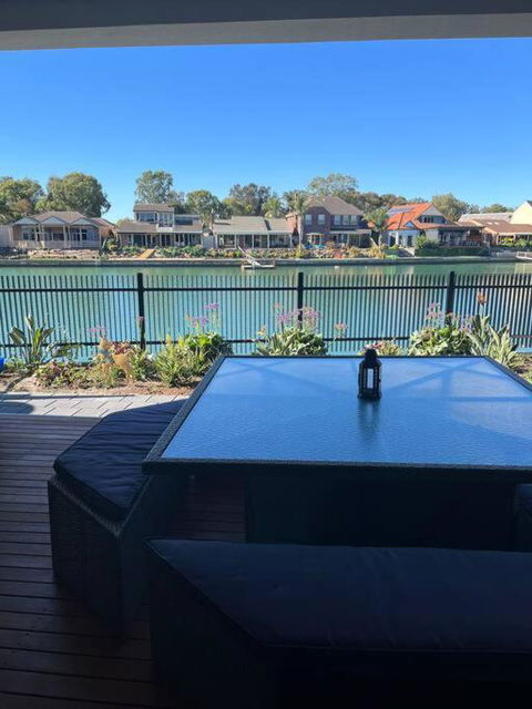 Luxury On The Lake - Accommodation Asia 1