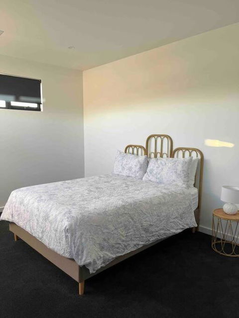 Luxury On The Lake - Accommodation Asia 3