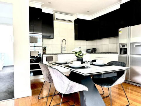 Luxury Stay In Williamstown - Accommodation Asia 0