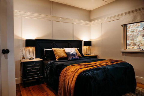 Luxury Treetop Escape With A Garden Glasshouse - Accommodation Asia 1