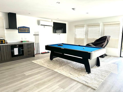 Main Residences - Accommodation Guide 2