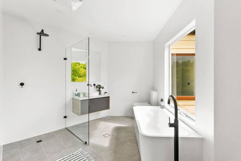 MANHATTAN STYLE 3 STORY LUXURY IN ST PETERS - Accommodation Asia 3