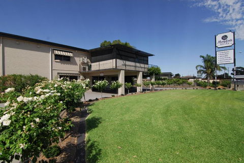 Mayfair Motel - Accommodation Guide 0