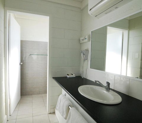 Mayfair Motel - Accommodation Guide 3