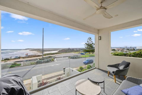 Meander - Port Noarlunga South - C21 SouthCoast Holidays - Accommodation Asia 1
