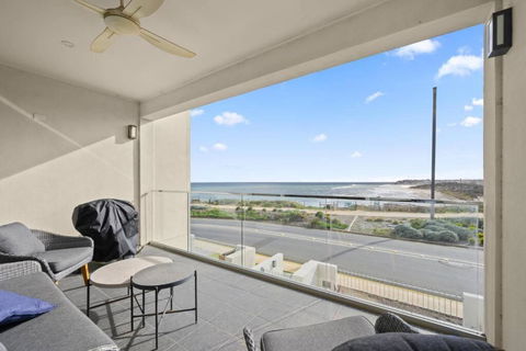 Meander - Port Noarlunga South - C21 SouthCoast Holidays - Accommodation Asia 2