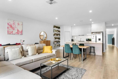 Mellow&Modernized Townhouse-3Beds-Quiet-Anzac Hwy - Accommodation Guide 0